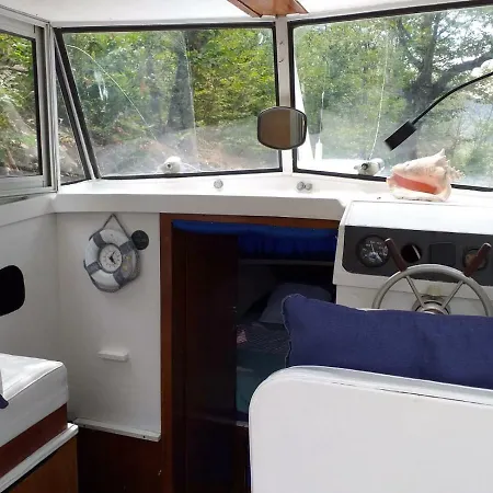Bateau Cabine Queen07 Luxury tent Saint-Julien-du-Gua